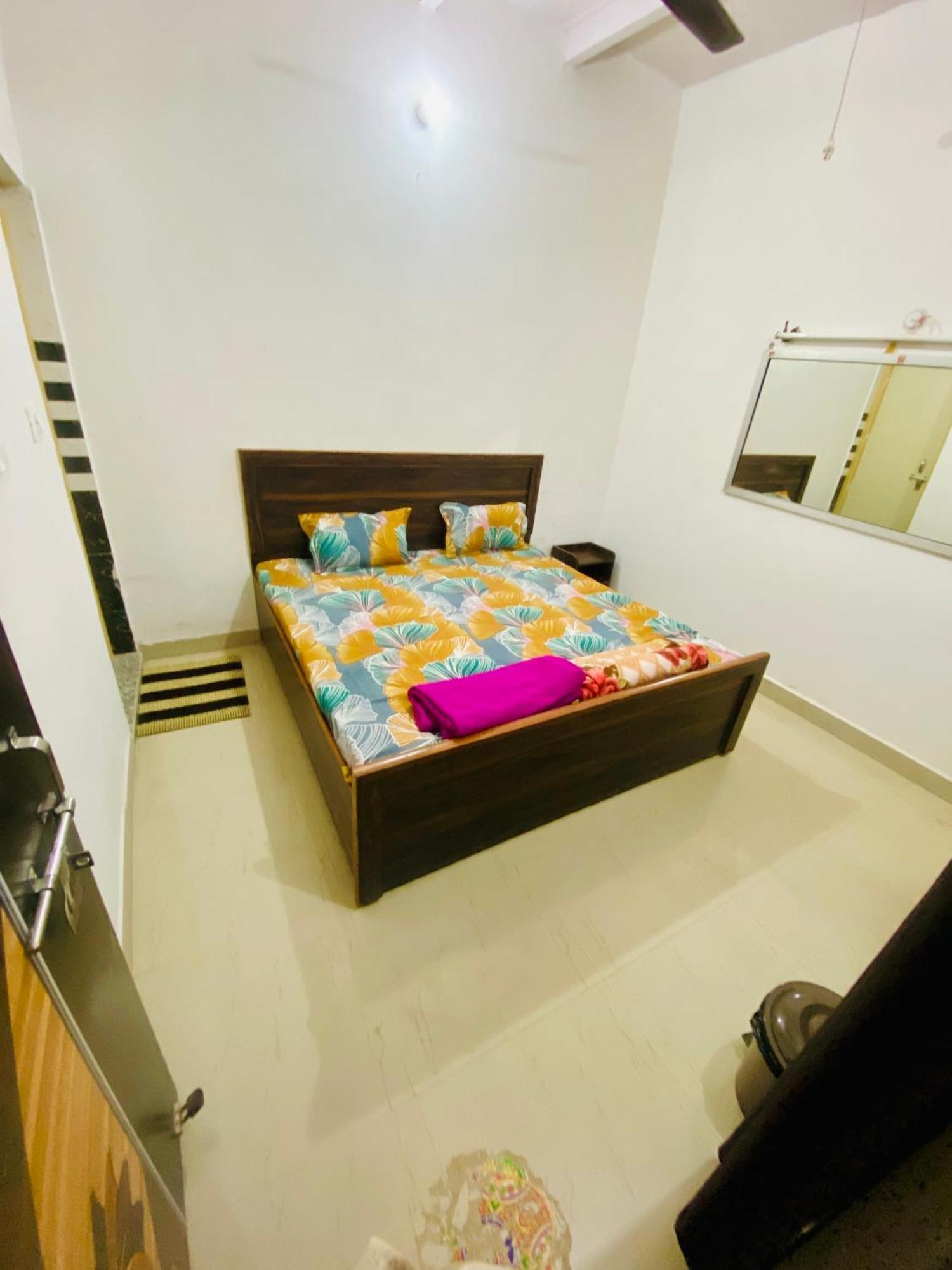 Nirupam Sadan Homestay Vrindāvan 外观 照片