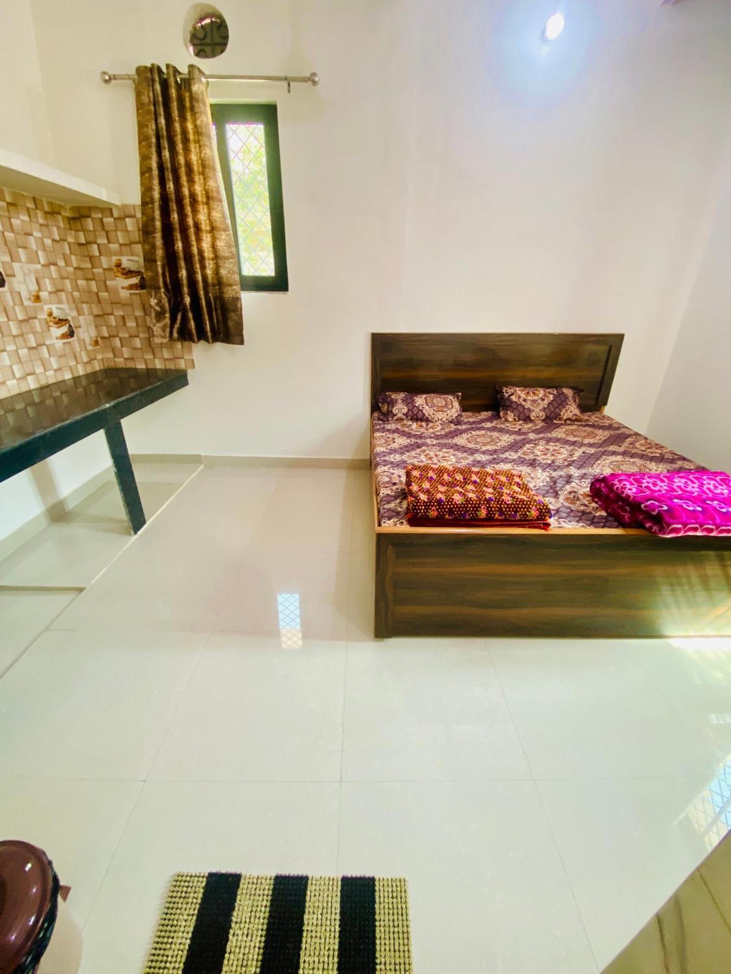 Nirupam Sadan Homestay Vrindāvan 外观 照片
