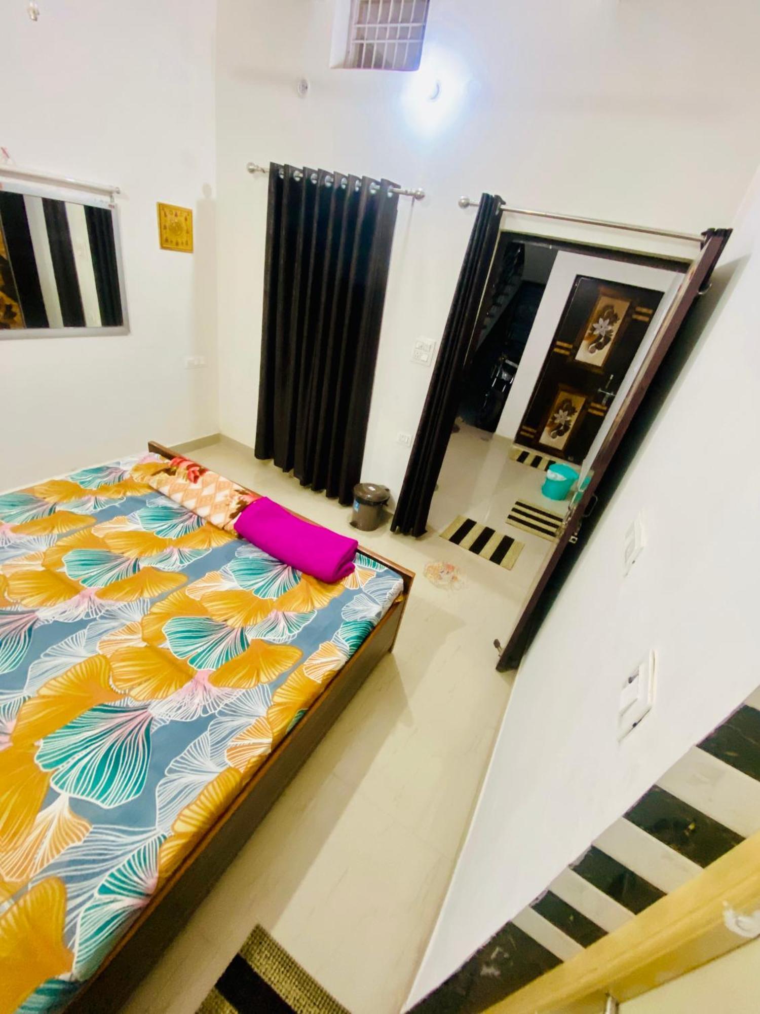 Nirupam Sadan Homestay Vrindāvan 外观 照片