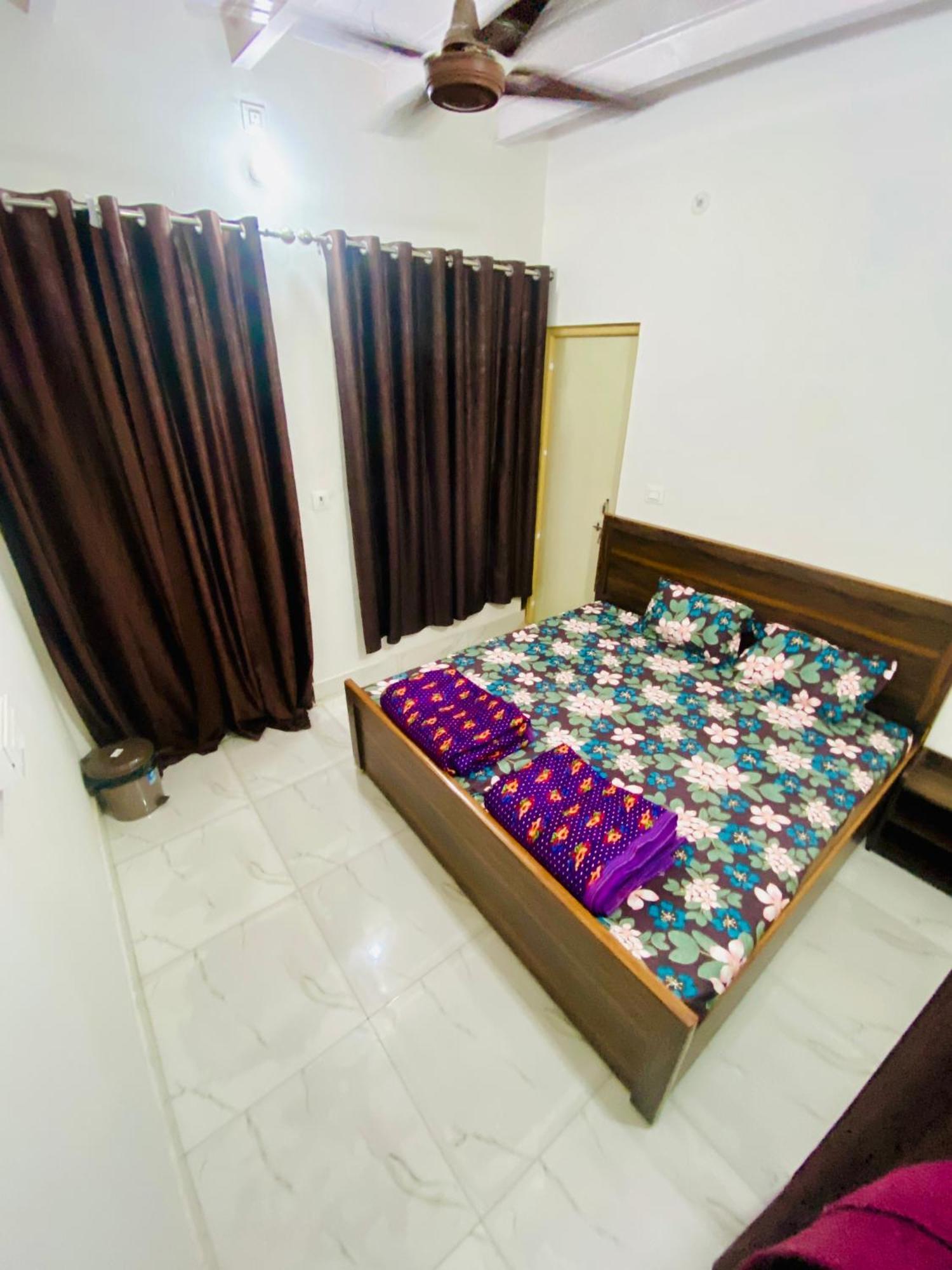 Nirupam Sadan Homestay Vrindāvan 外观 照片