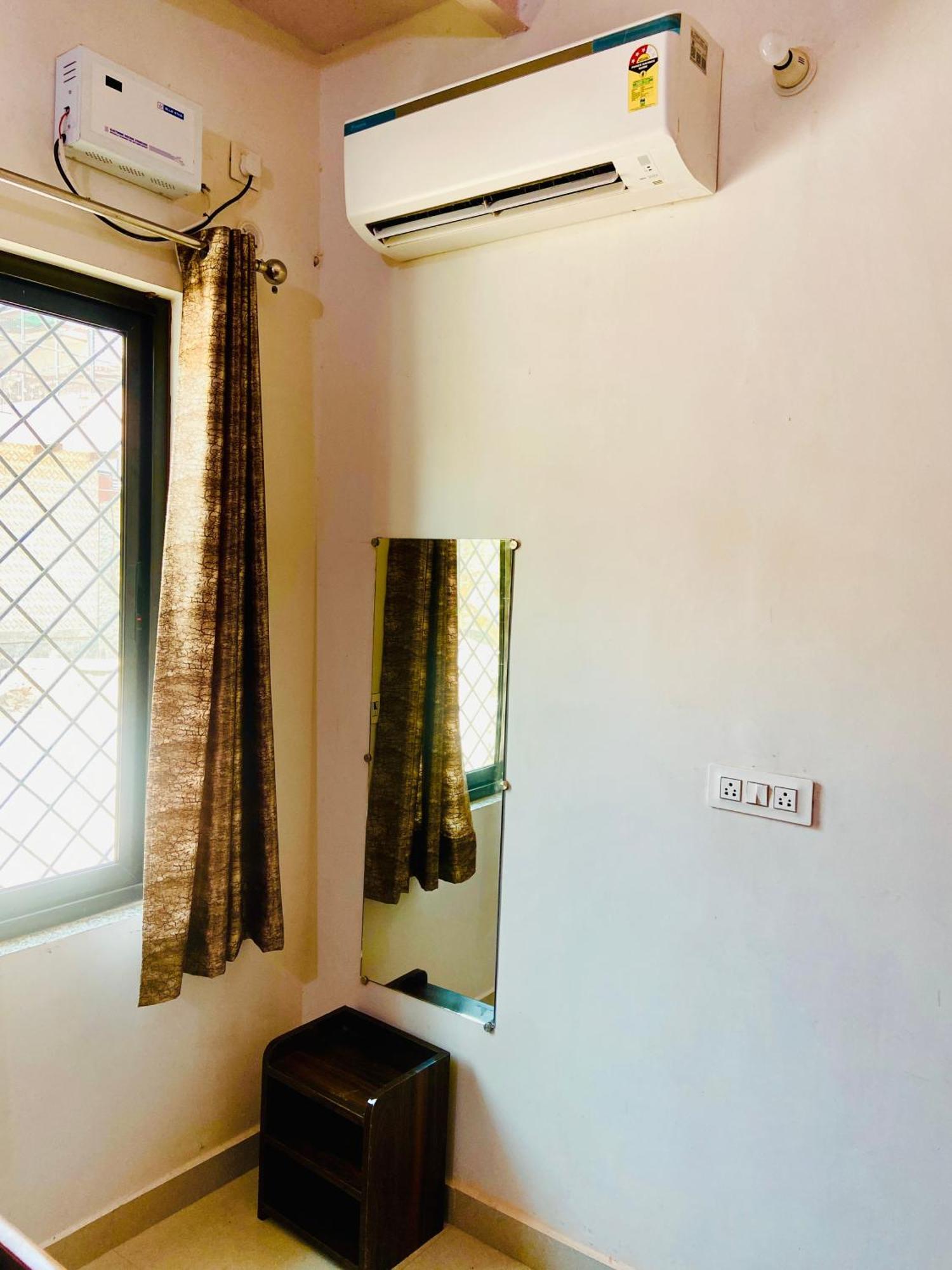 Nirupam Sadan Homestay Vrindāvan 外观 照片